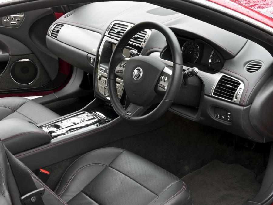  Jaguar XKR Coupe 2009 года  (UK) (фото 9 из 9)